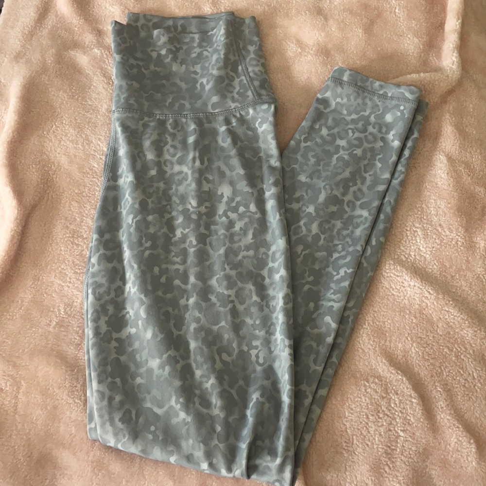 ECHT leggings
Cheetah print 
Size small 
Perfect condition!!